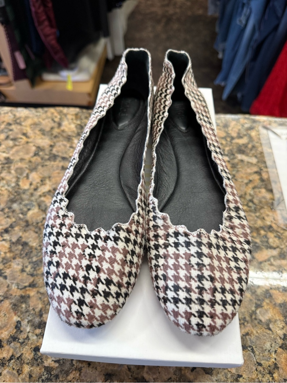 Chloé Lauren Pony Hair Houndstooth Scalloped Ballet Flats Sz 39.5 US 9.5 w/ Box - Picture 1 of 6
